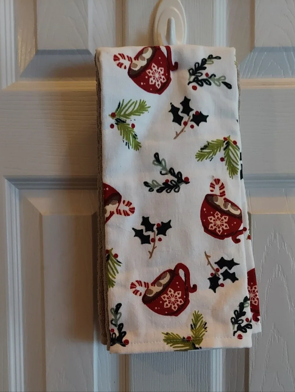 St. Nicholas Square Hot Cocoa Patch Kitchen Towel Set Of 2 BNWT RETIRED